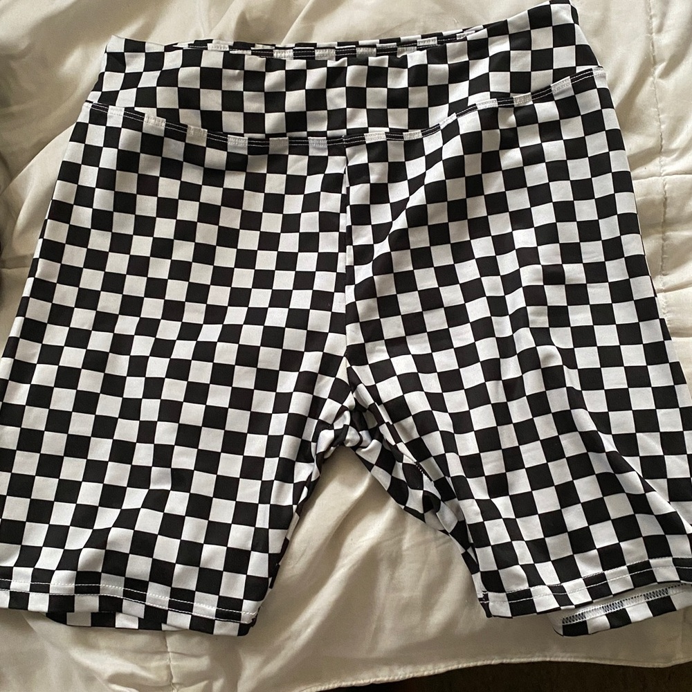 ❌ SOLD ❌ 5/$25 Checked bike shorts